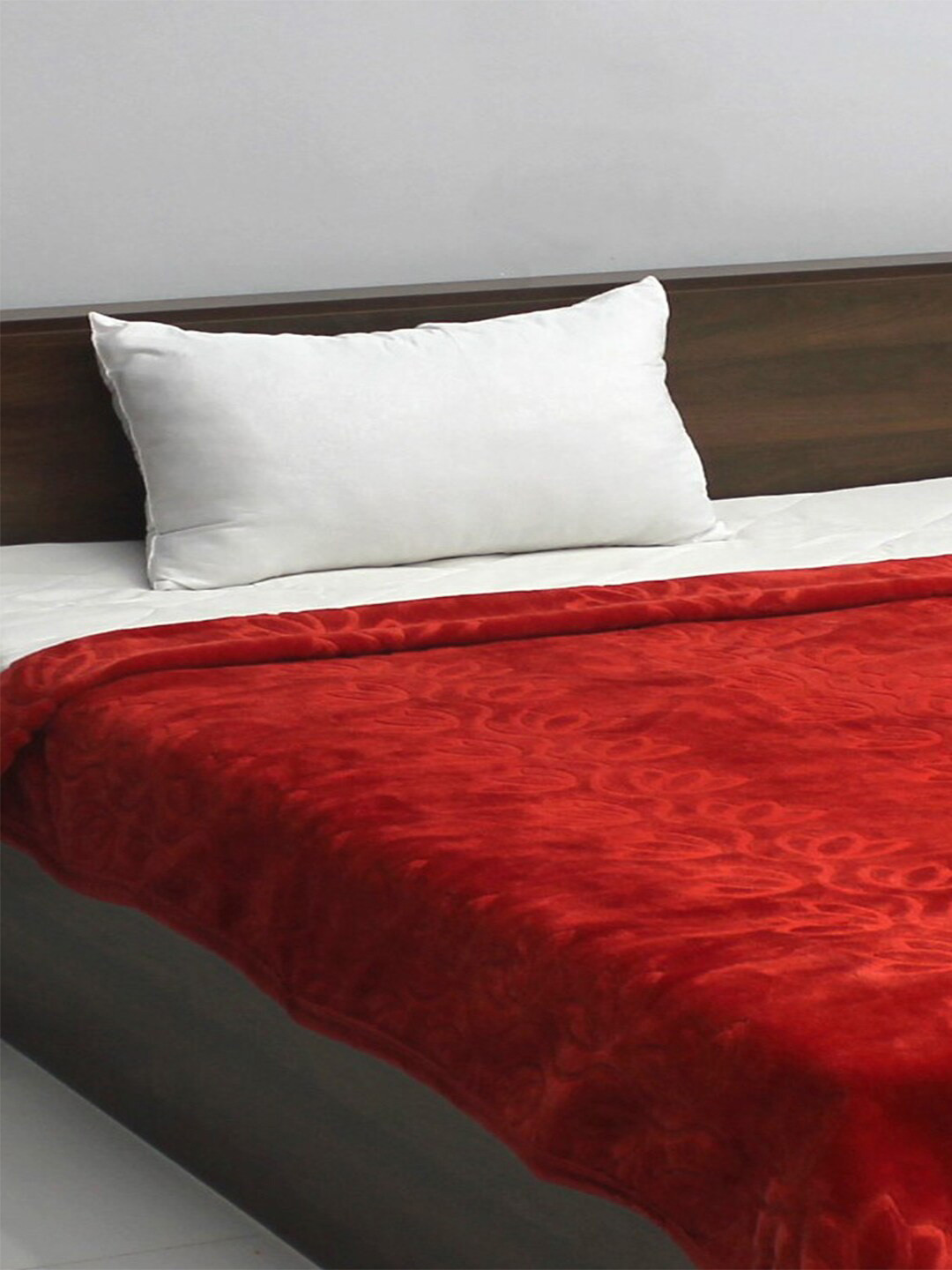 

Rubix Home Red Ethnic Motifs AC Room Mink 300 GSM Single Bed Blanket