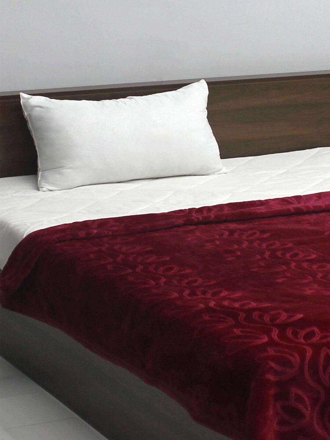 

Rubix Home All Season Maroon Floral AC Room 300 GSM Single Bed Mink Blanket