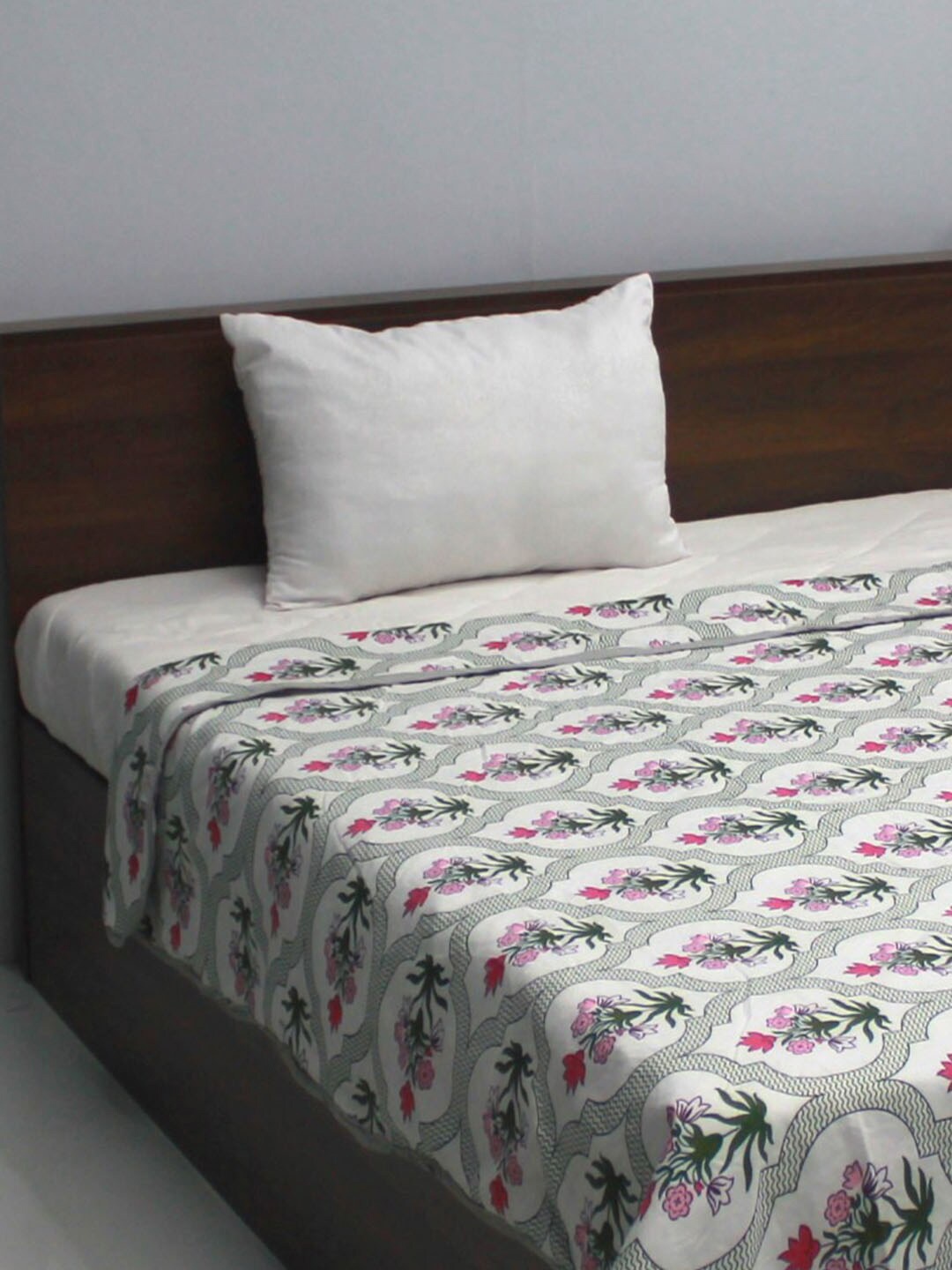 

Rubix Home All Season White & Pink Ethnic Motifs AC Room 110 GSM Single Bed Dohar