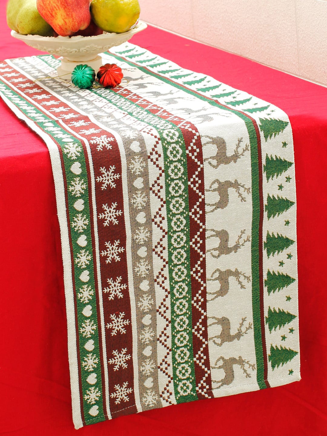 

AVI Living White &Green Christmas Printed Cotton Table Runners