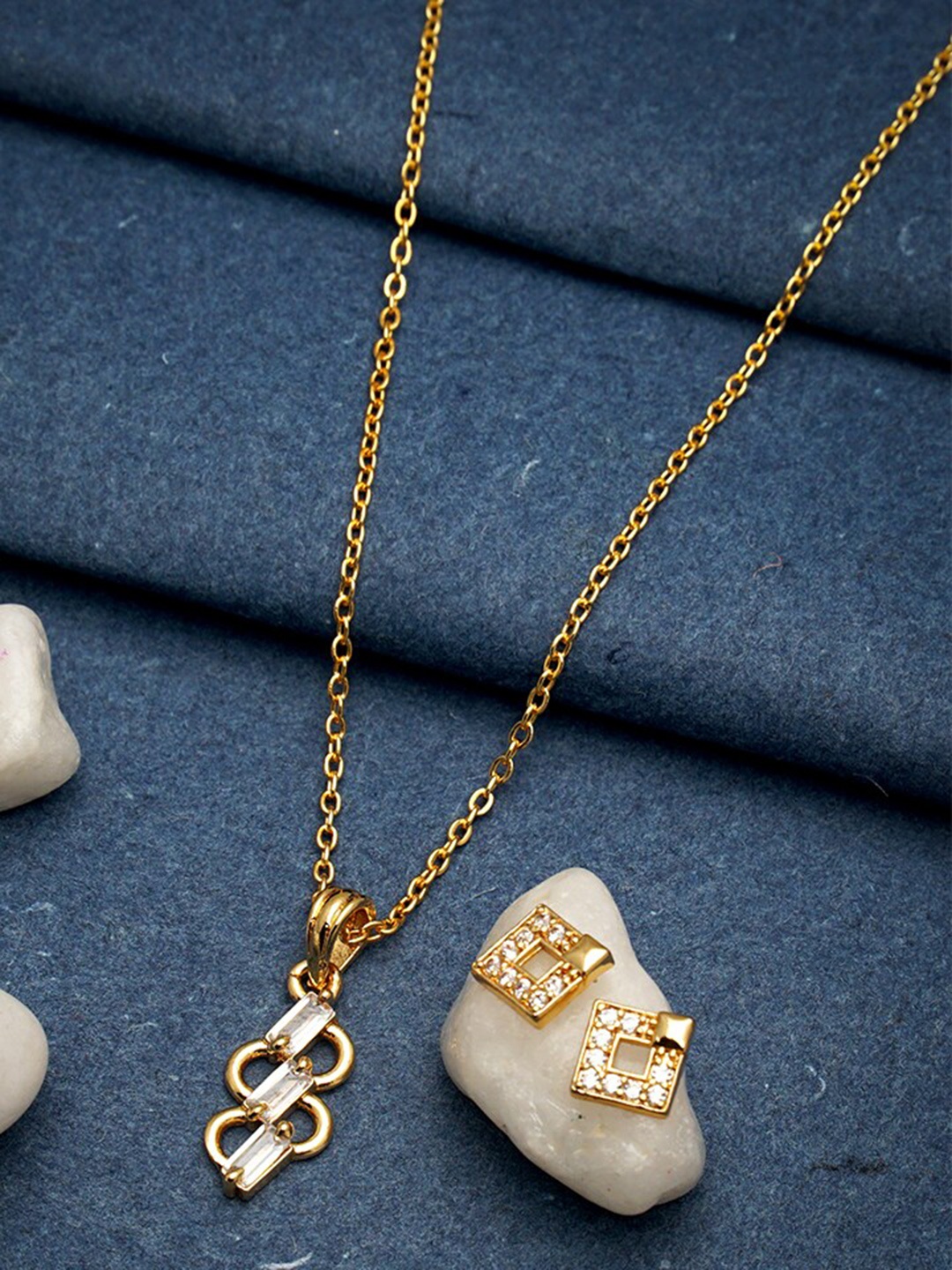 

Ramdev Art Fashion Jwellery Gold-Plated Stone-Studded Pendant With Chain