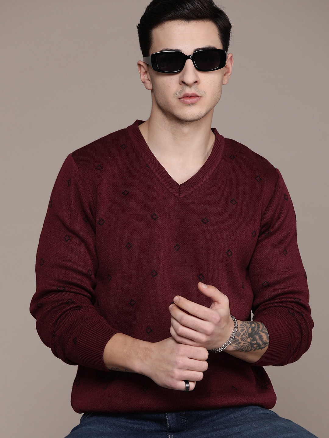 

Roadster Men Printed Pullover, Maroon