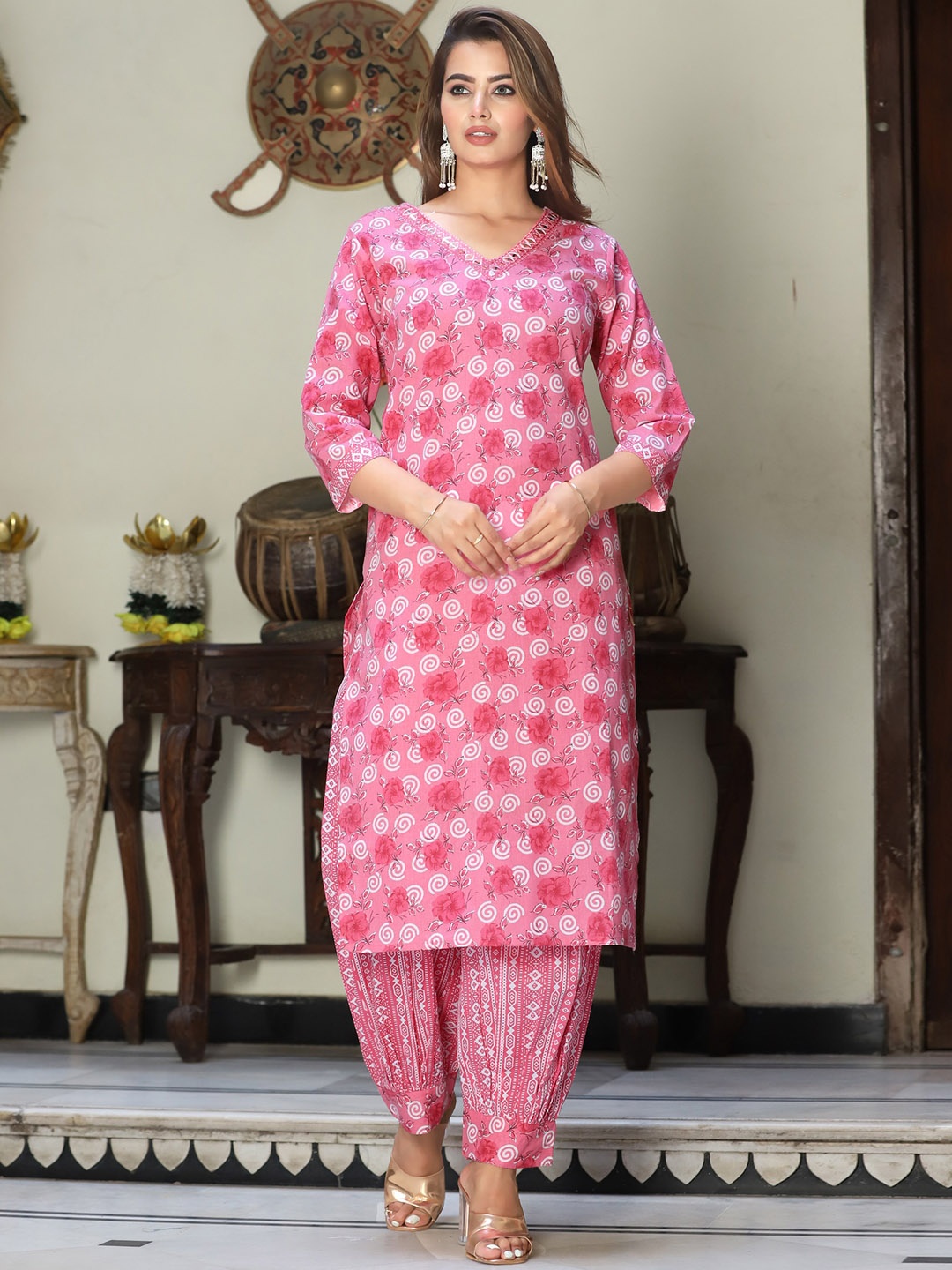 

SINGNI Ethnic Motifs Printed Mirror Work Regular Pure Cotton Kurta With Salwar, Pink