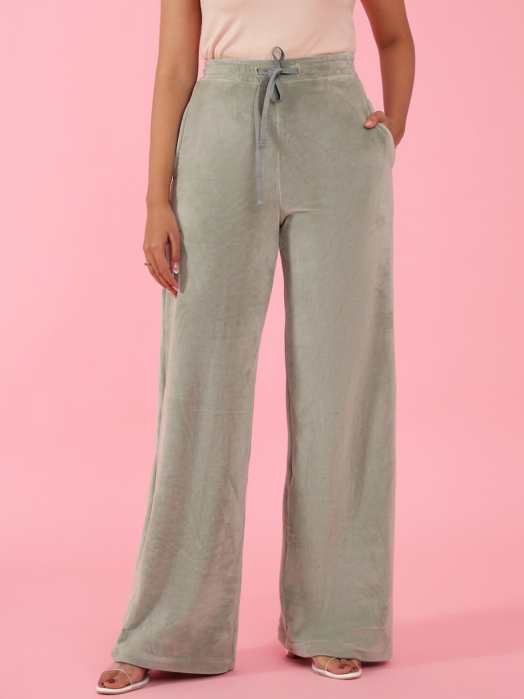 

DELAN Women Straight Fit Mid-Rise Easy Wash Parallel Trouser, Olive