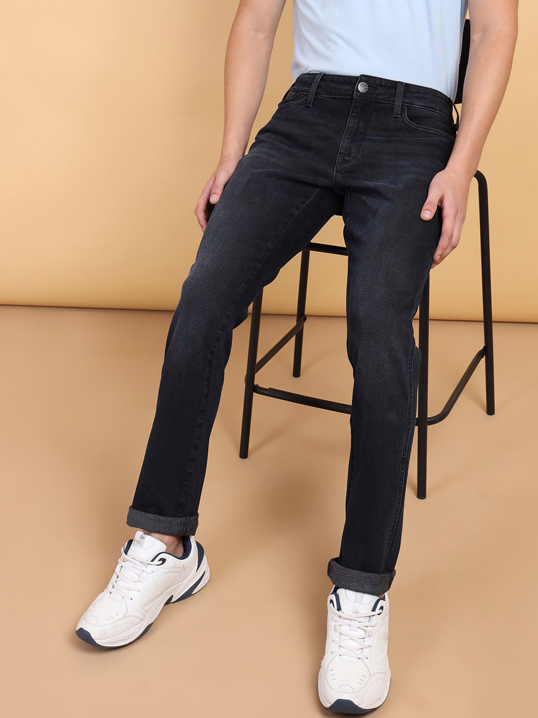 

Wrangler Men Skanders Slim Fit Low-Rise Cotton Stretchable Jeans, Blue