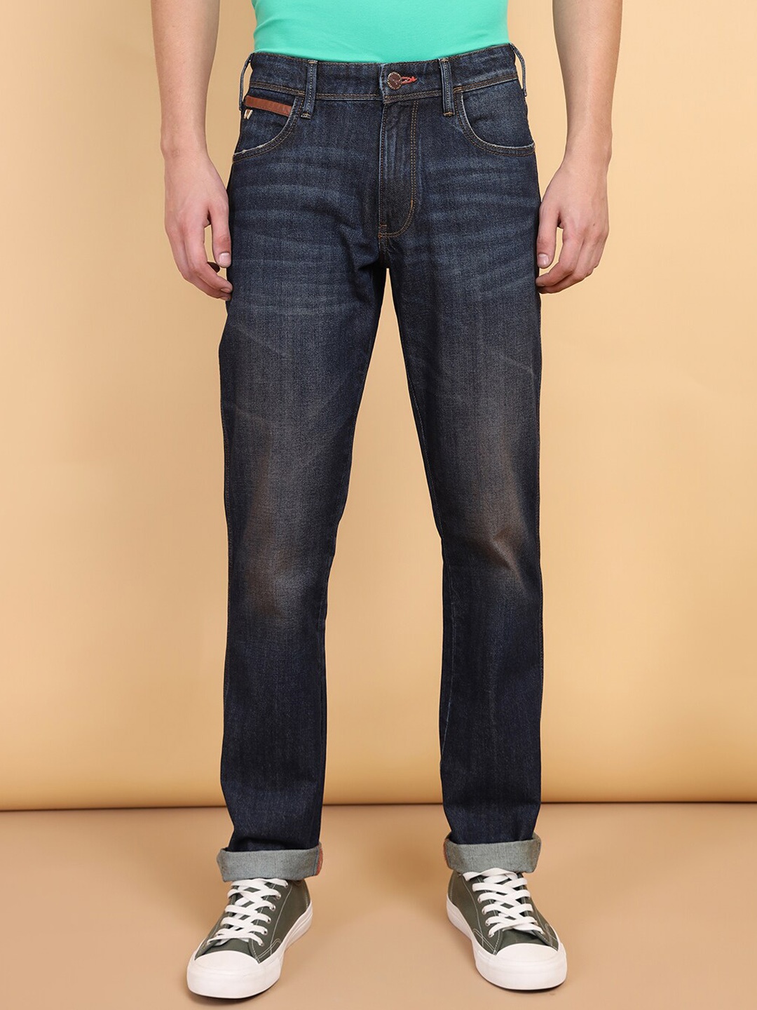 

Wrangler Men Millard Straight Fit Low Distress Light Fade Cotton Jeans, Blue