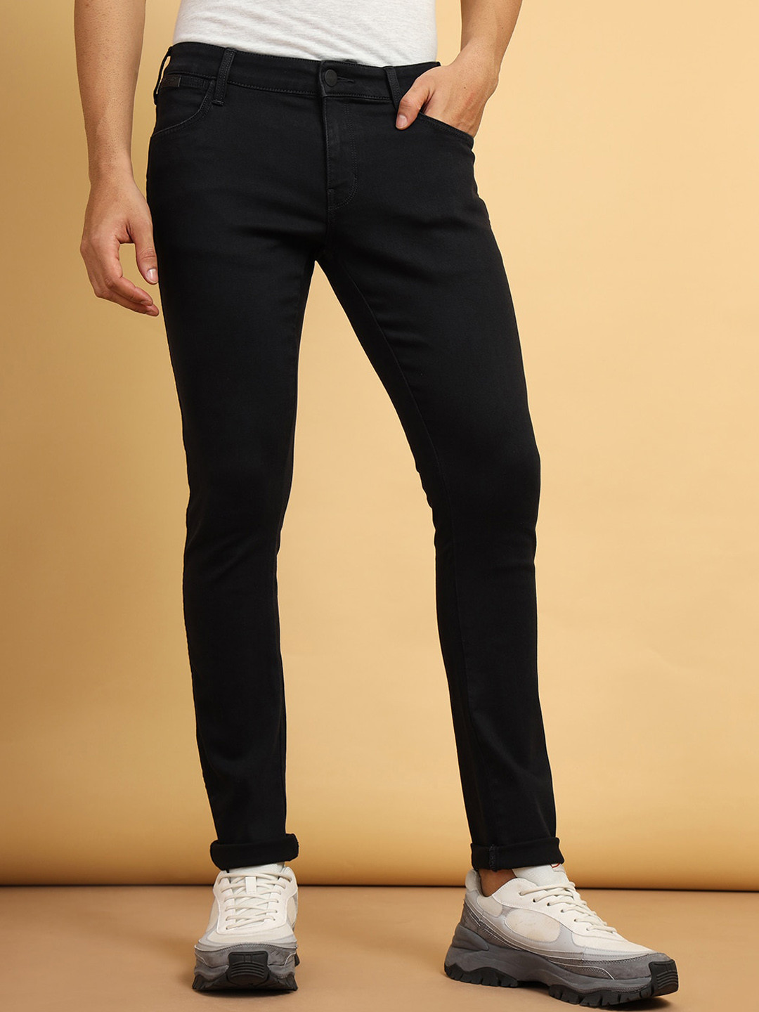 

Wrangler Men Vegas Skinny Fit Low-Rise Clean Look Stretchable Jeans, Black