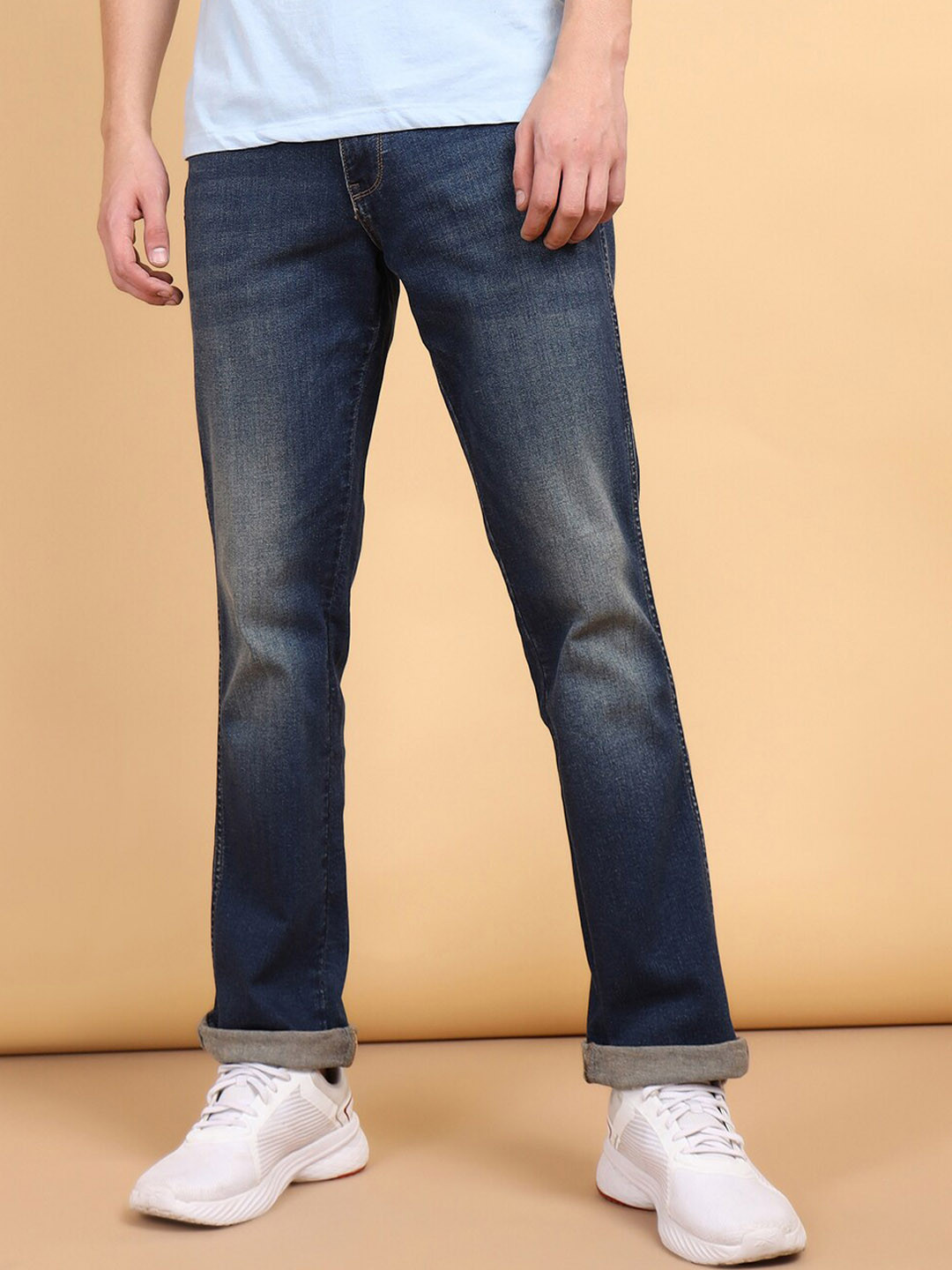 

Wrangler Men Millard Light Fade Clean Look Stretchable Jeans, Blue