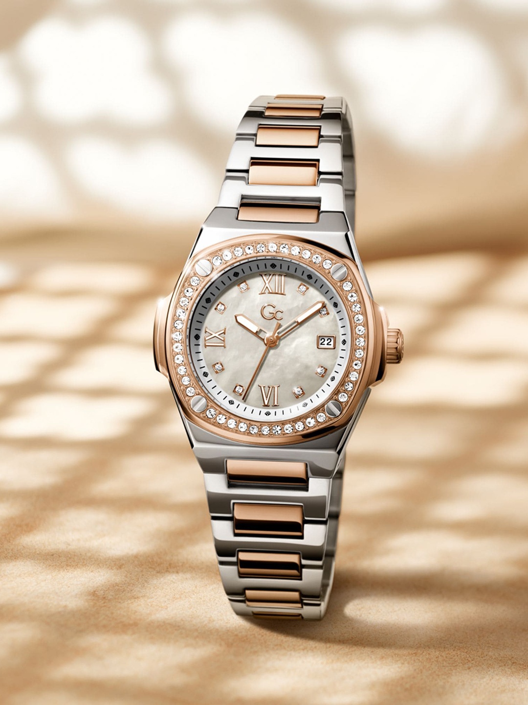 

GC Women Embellished Dial Stainless Steel Bracelet Style Straps Analogue Watch Z12003L1MF, White