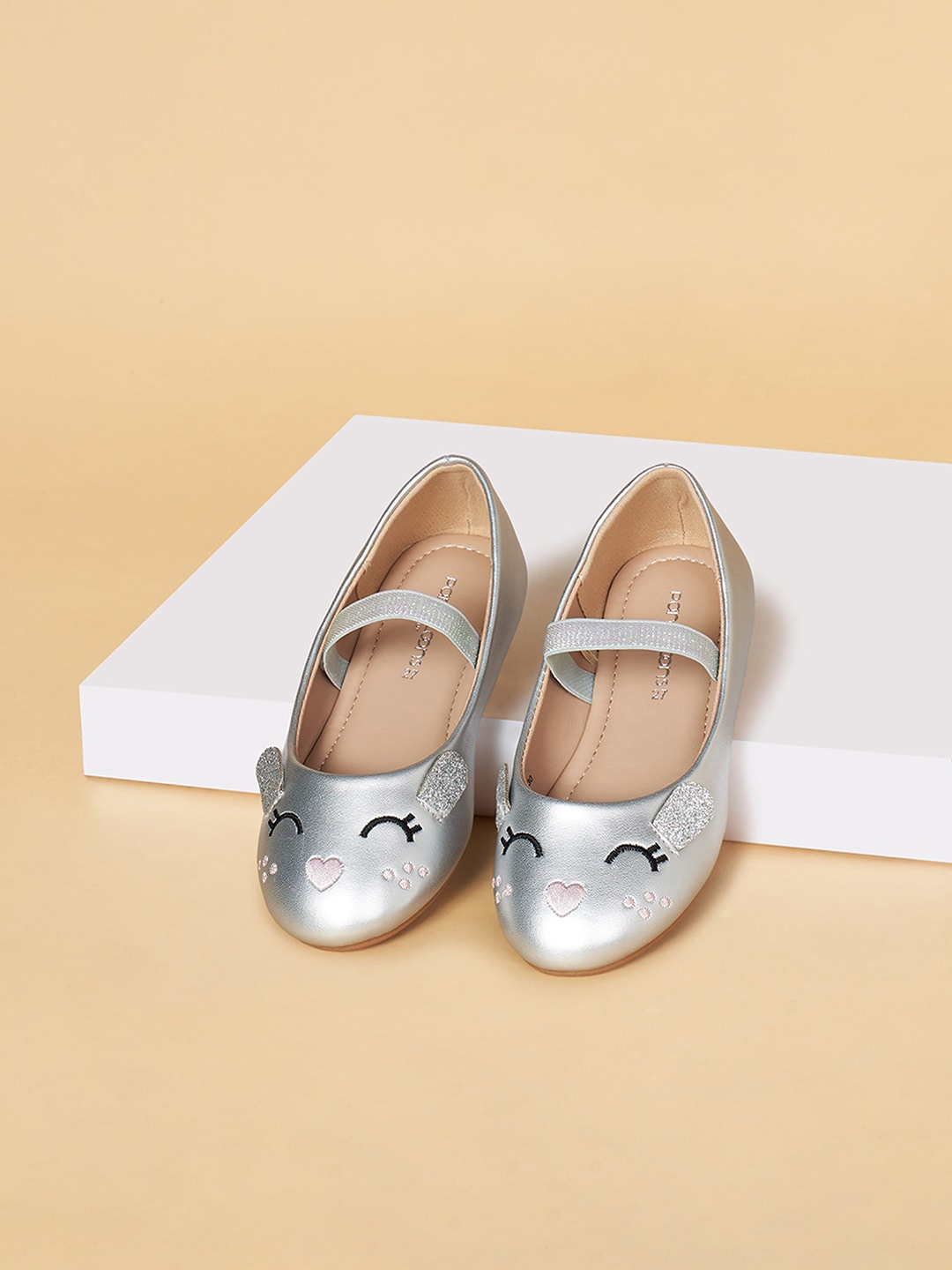 

Pantaloons Junior Girls Embellished Round Toe Ballerinas, Silver