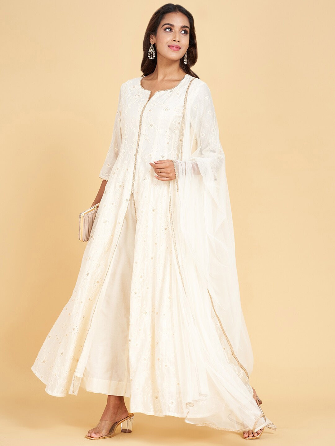

RANGMANCH BY PANTALOONS Floral Embroidered Thread Work Chanderi Silk Kurta Set, Off white