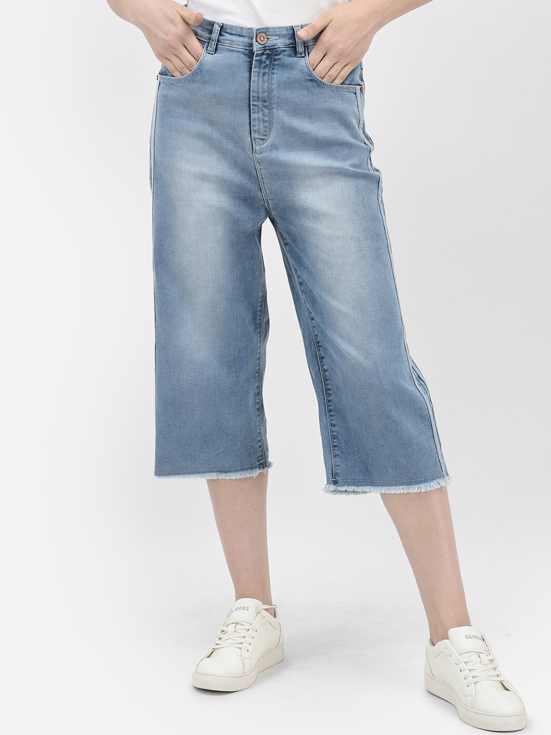 

Crimsoune Club Women Straight Fit Low Distress Heavy Fade Stretchable Jeans, Blue