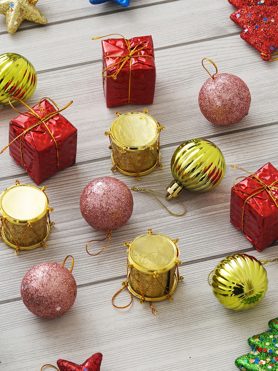 

eCraftIndia Pink & Red Balls, Gifts, Drums Christmas Tree Festive Decor