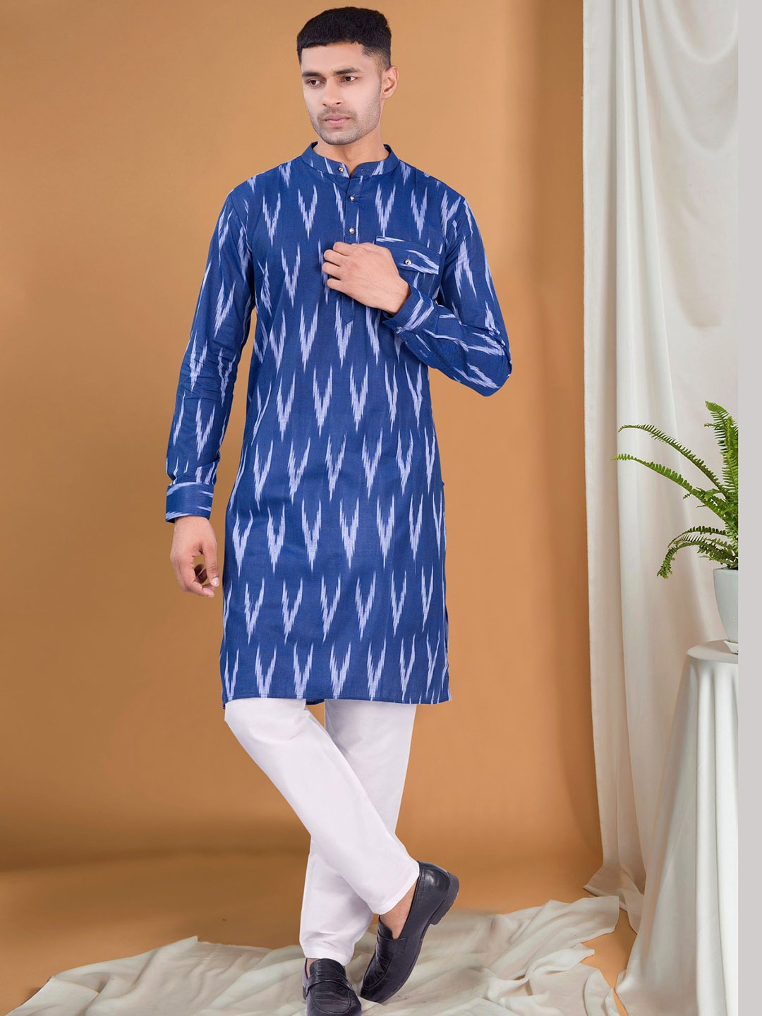 

SHIWAM ETHNIX Abstract Ikat Printed Band Collar Kurta, Navy blue