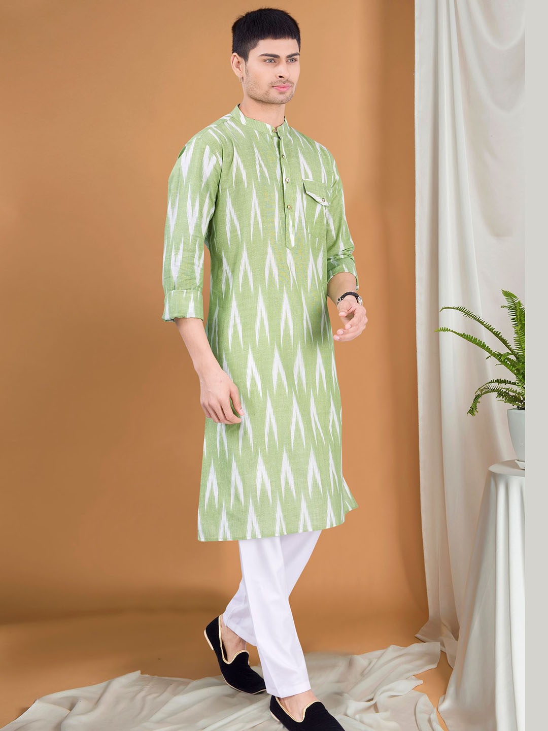

SHIWAM ETHNIX Abstract Ikat Printed Band Collar Kurta, Green