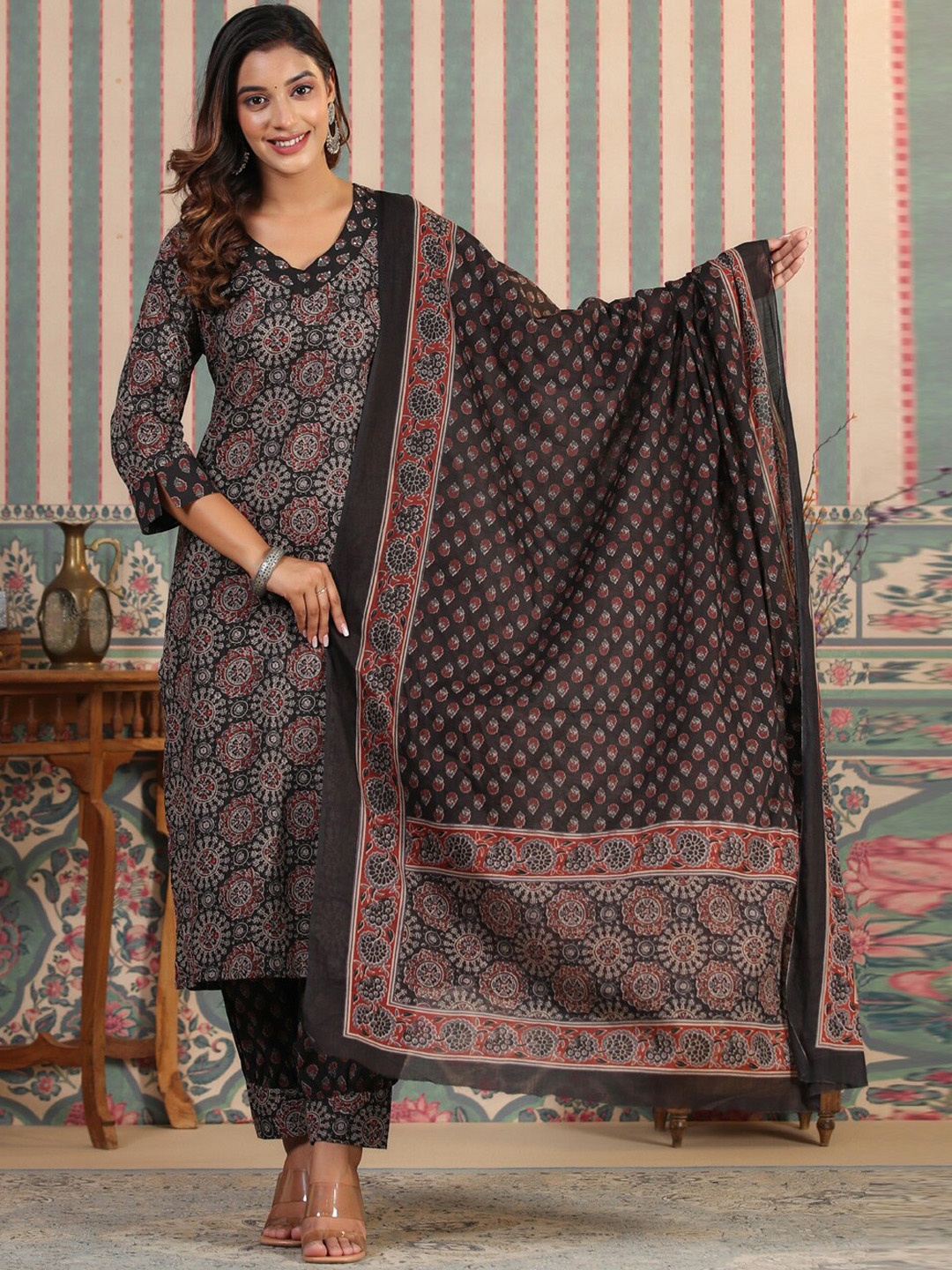 

Readiprint Fashions Ethnic Motif Pure Cotton Straight Kurta & Harem Pants With Dupatta, Black