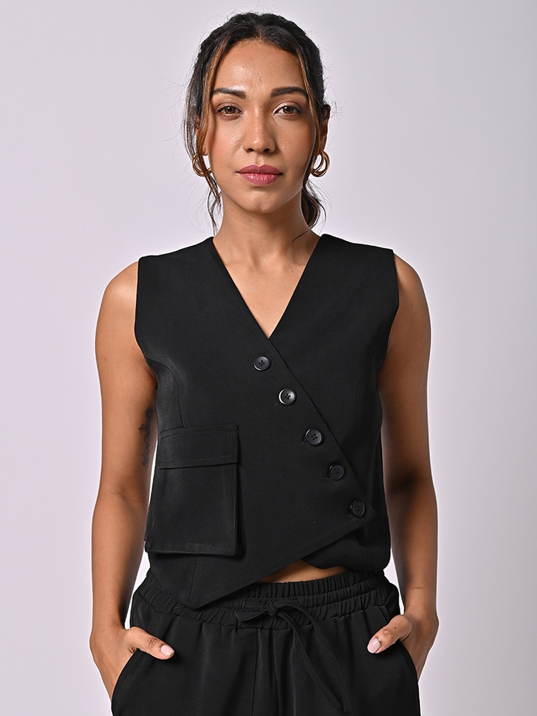 

MISSY Slim-Fit V-Neck Waistcoat, Black