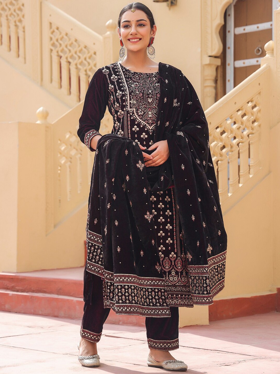 Yufta Ethnic Motifs Embroidered Regular Thread Work Velvet Kurta With Trousers & Dupatta, Purple