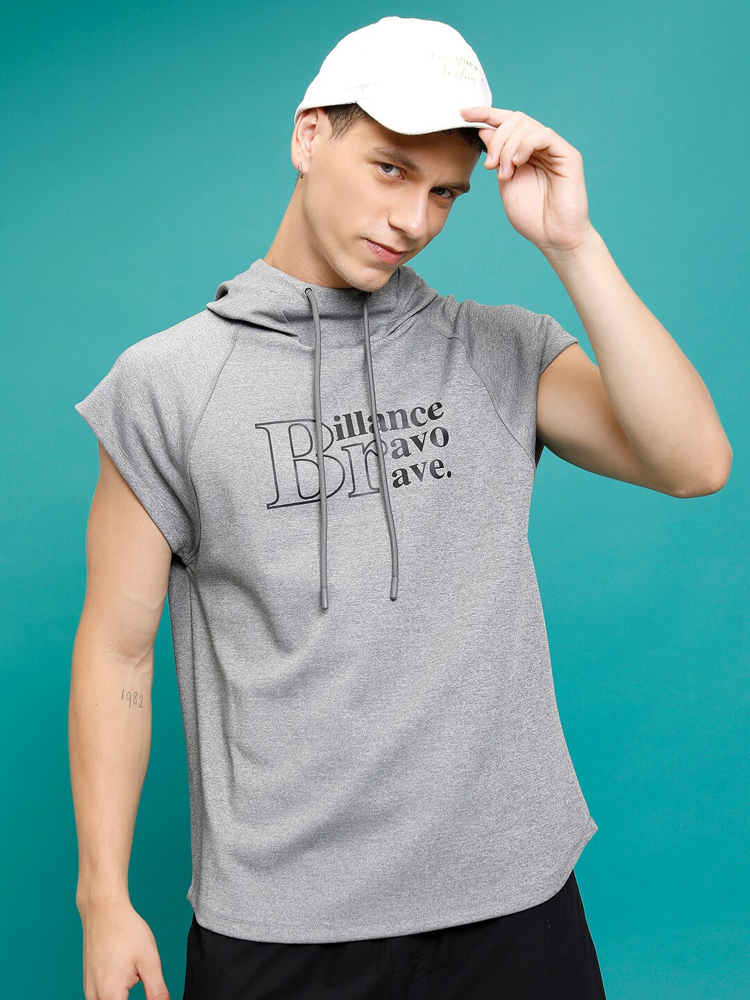 

HIGHLANDER Typography Printed Hooded Sweatshirt, Grey melange