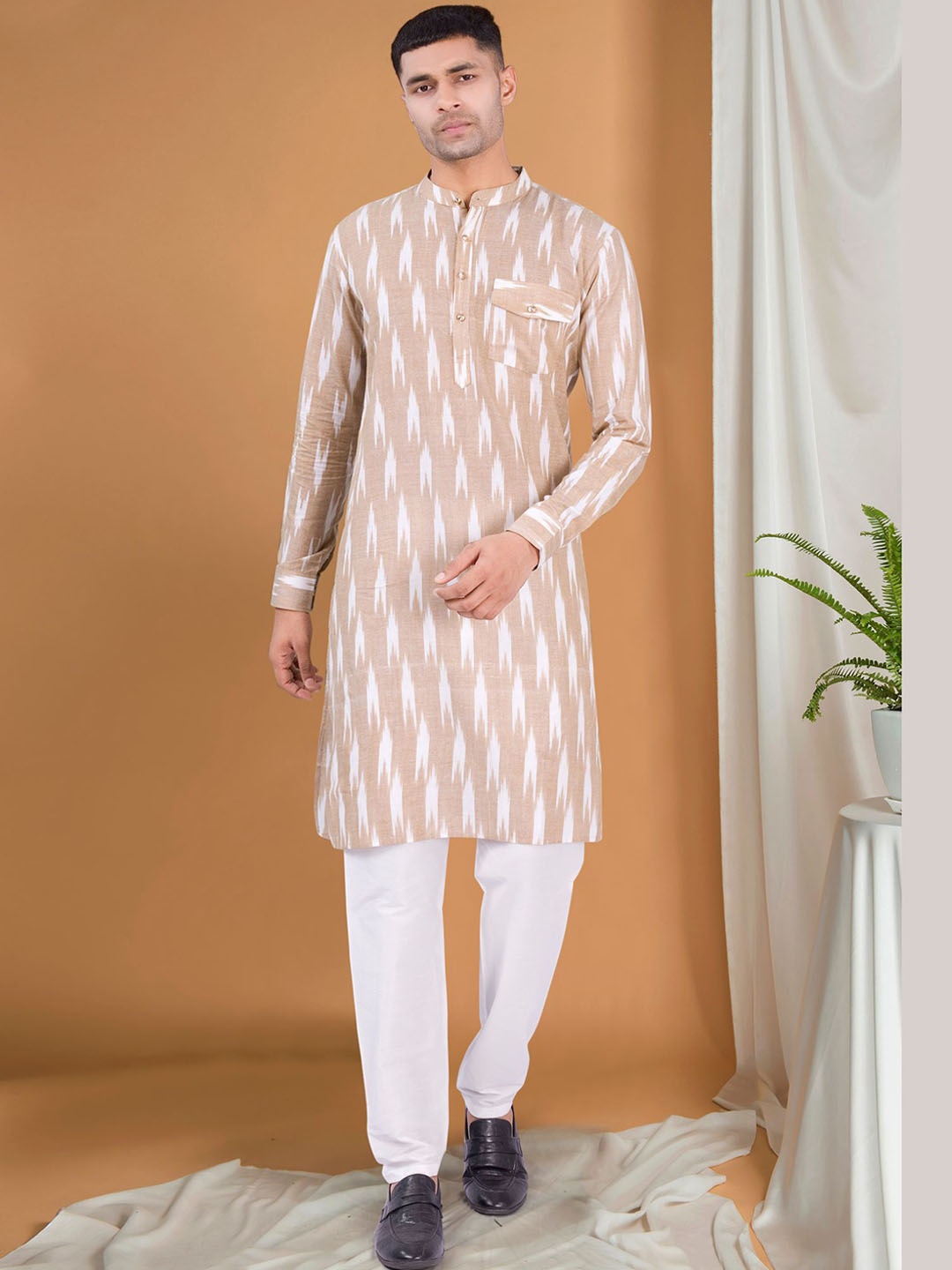 

SHIWAM ETHNIX Ikat Printed Band Collar Regular Kurta With Pyjamas, Brown