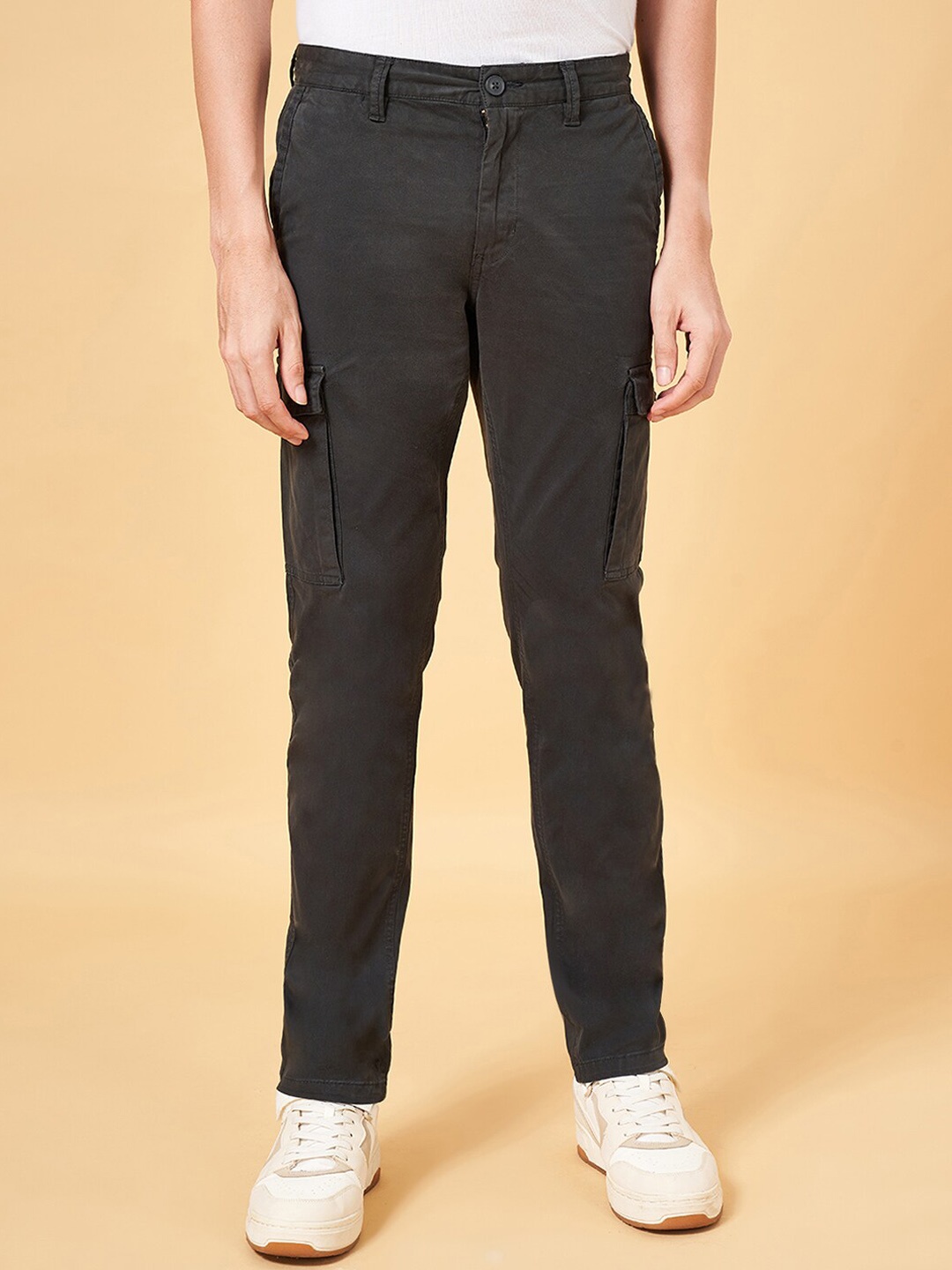 

Urban Ranger by pantaloons Men Slim Fit Mid Rise Cargos, Charcoal