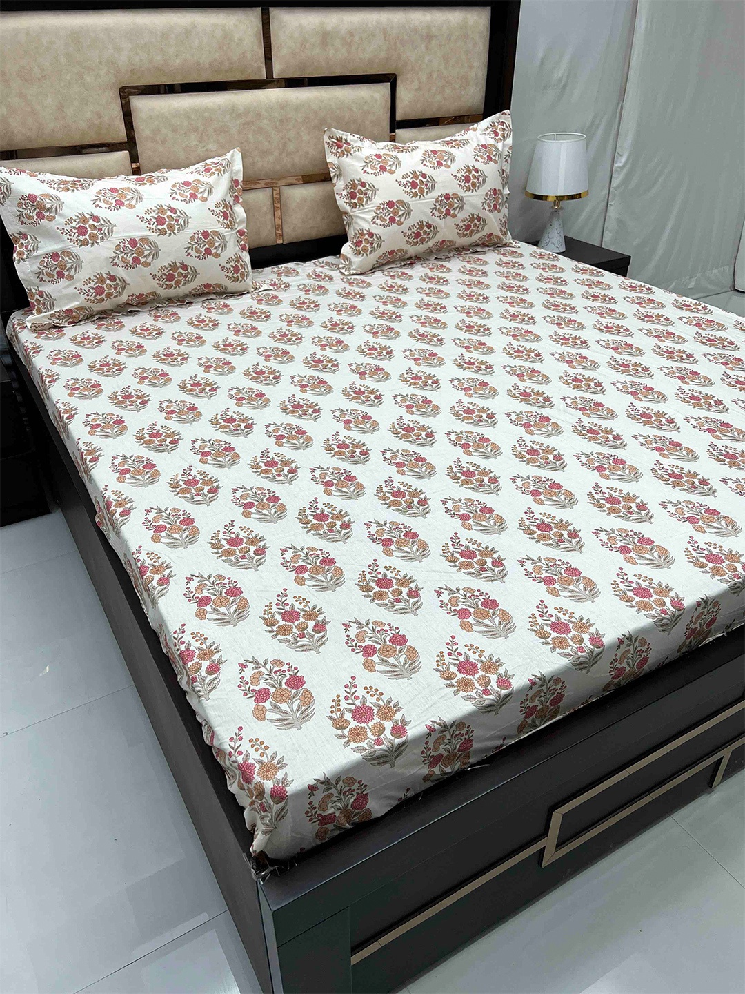 

Pure Decor Villa White & Pink Floral Pure Cotton 400 TC King Bedsheet with 2 Pillow Covers