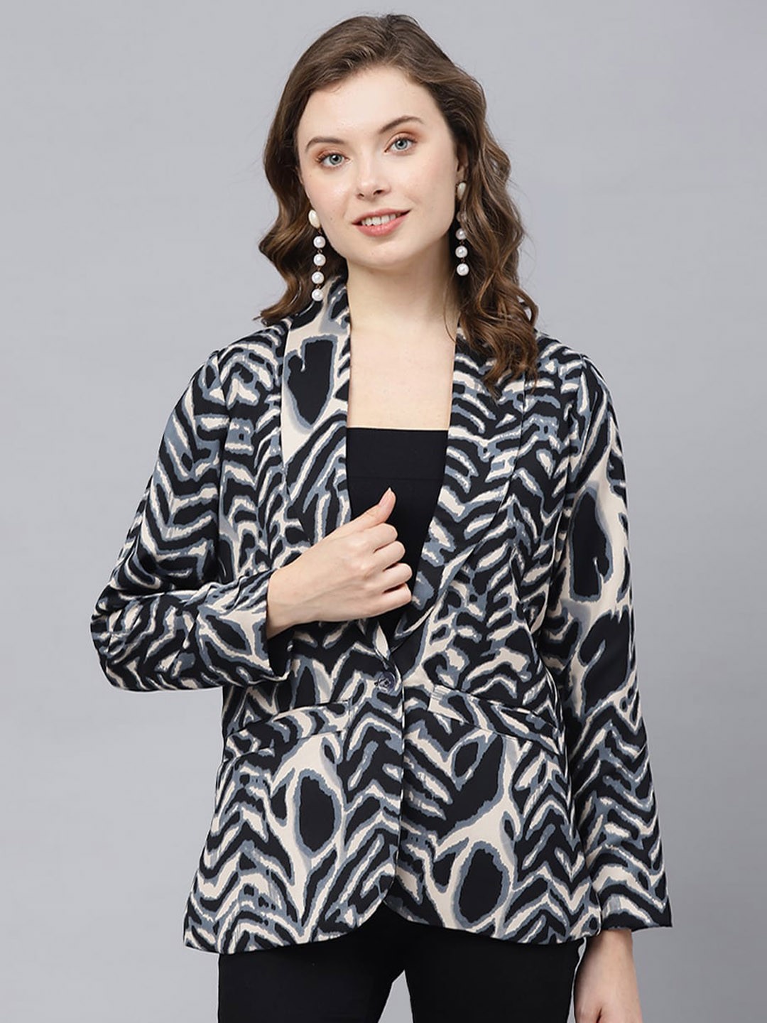 

DEEBACO Animal Printed Shawl Collar Single Breasted Blazer With Pockets, Black