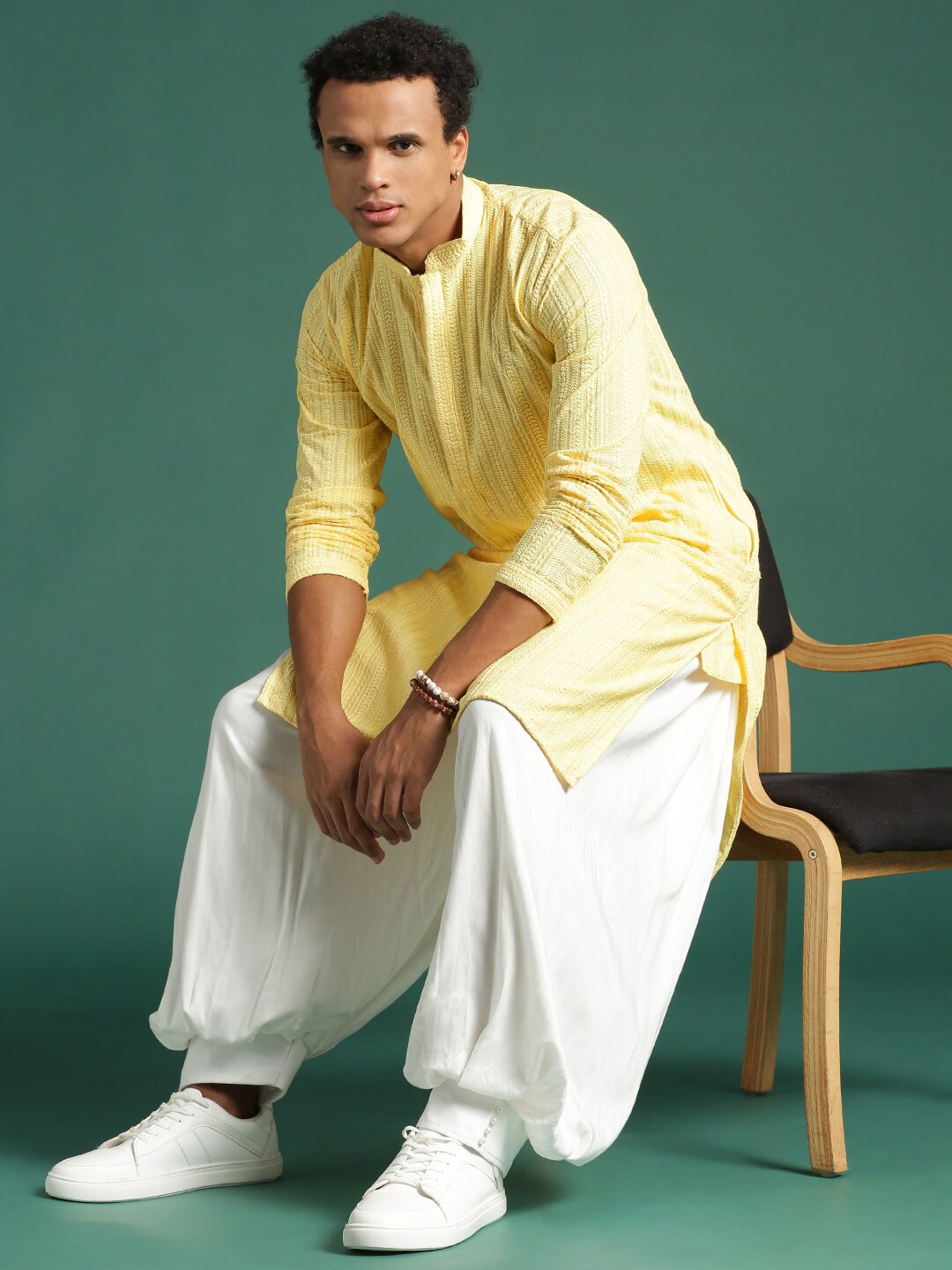 

Sangria Geometric Embroidered Chikankari Kurta, Yellow