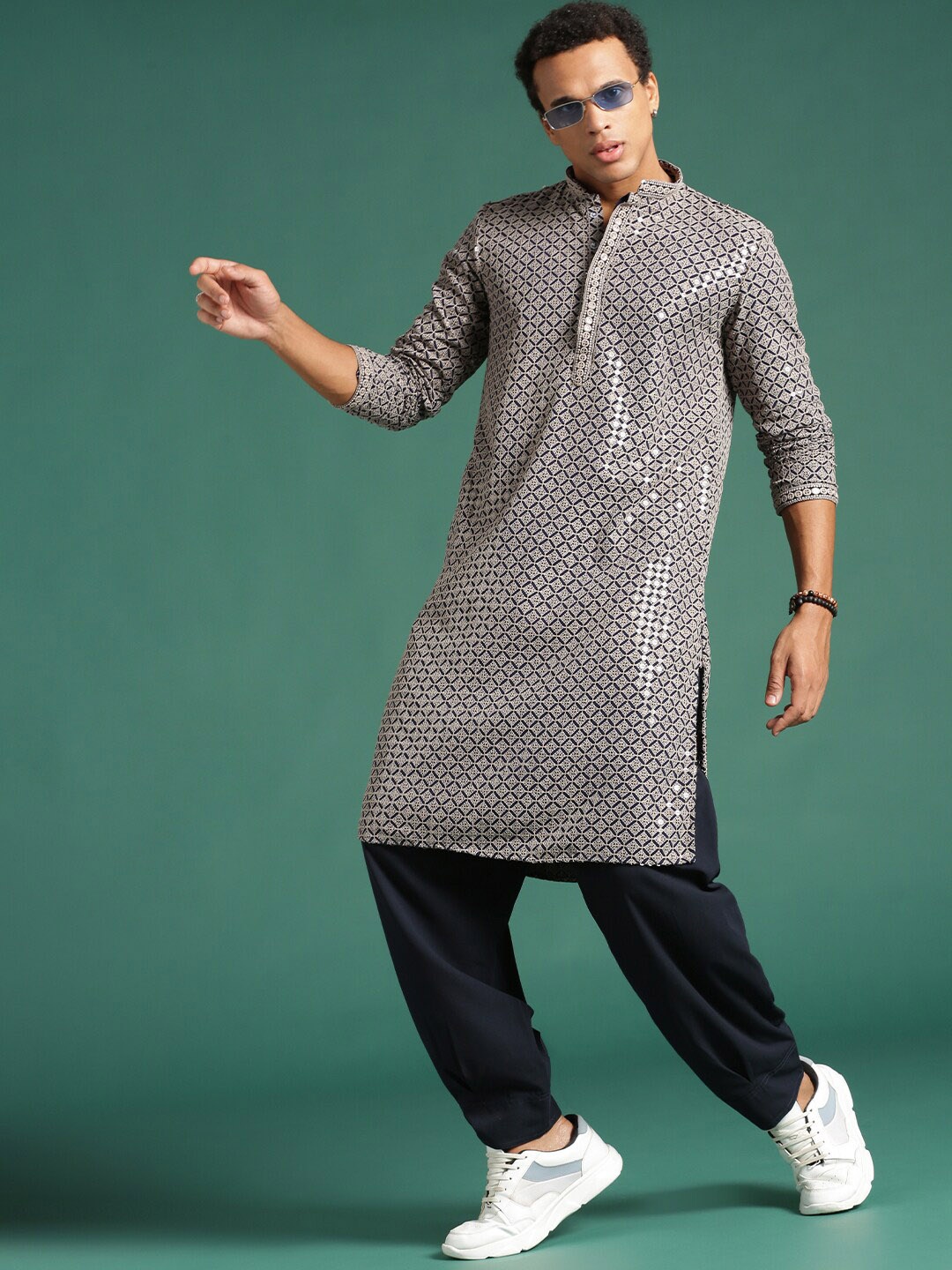 

Sangria Geometric Embroidered Sequinned Straight Chikankari Kurta, Blue