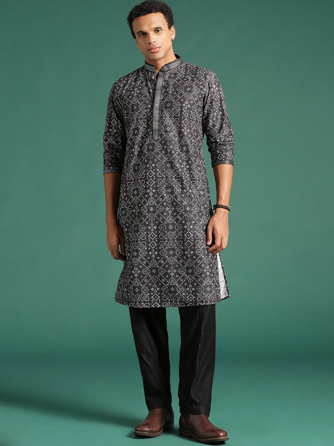 

Sangria Charcoal Bandhani Printed Thread Work Kurta, Grey