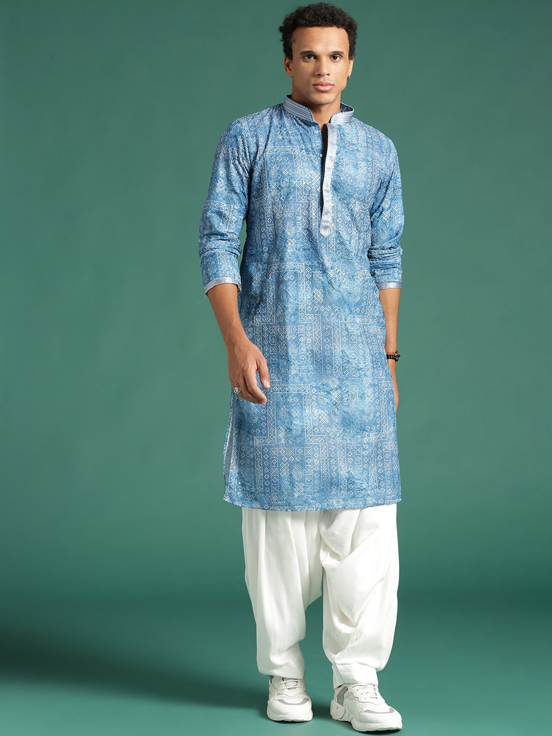 Sangria Ethnic Motifs Embroidered Sequinned Chikankari Straight Cotton Kurta, Blue
