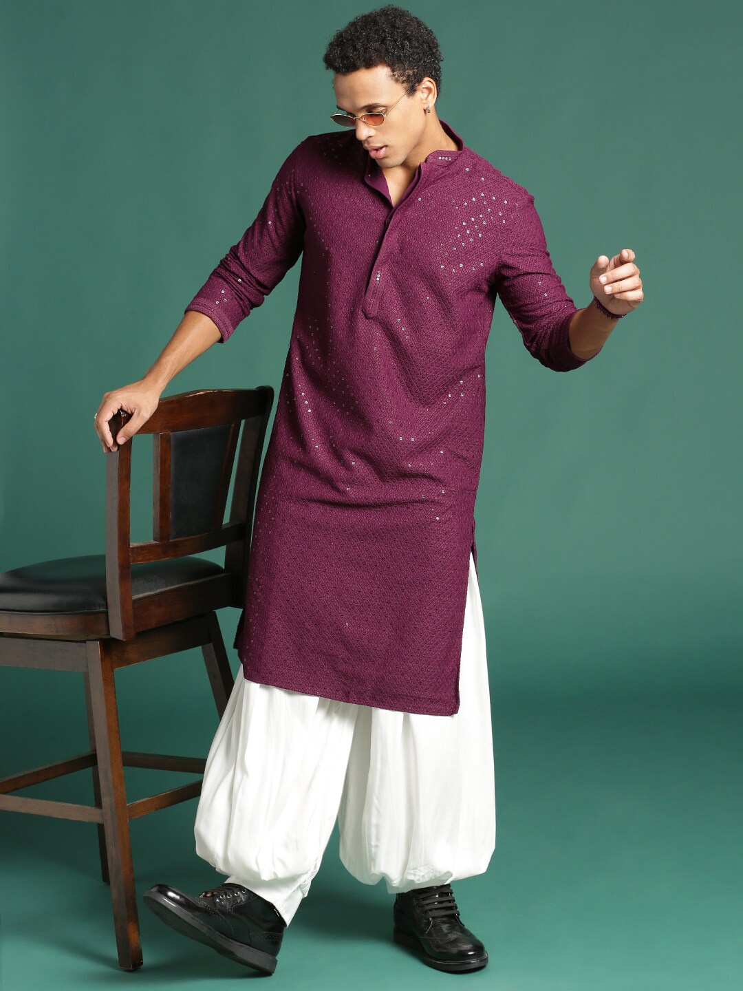 

Sangria Embellished Sequinned Chikankari Straight Kurta, Purple