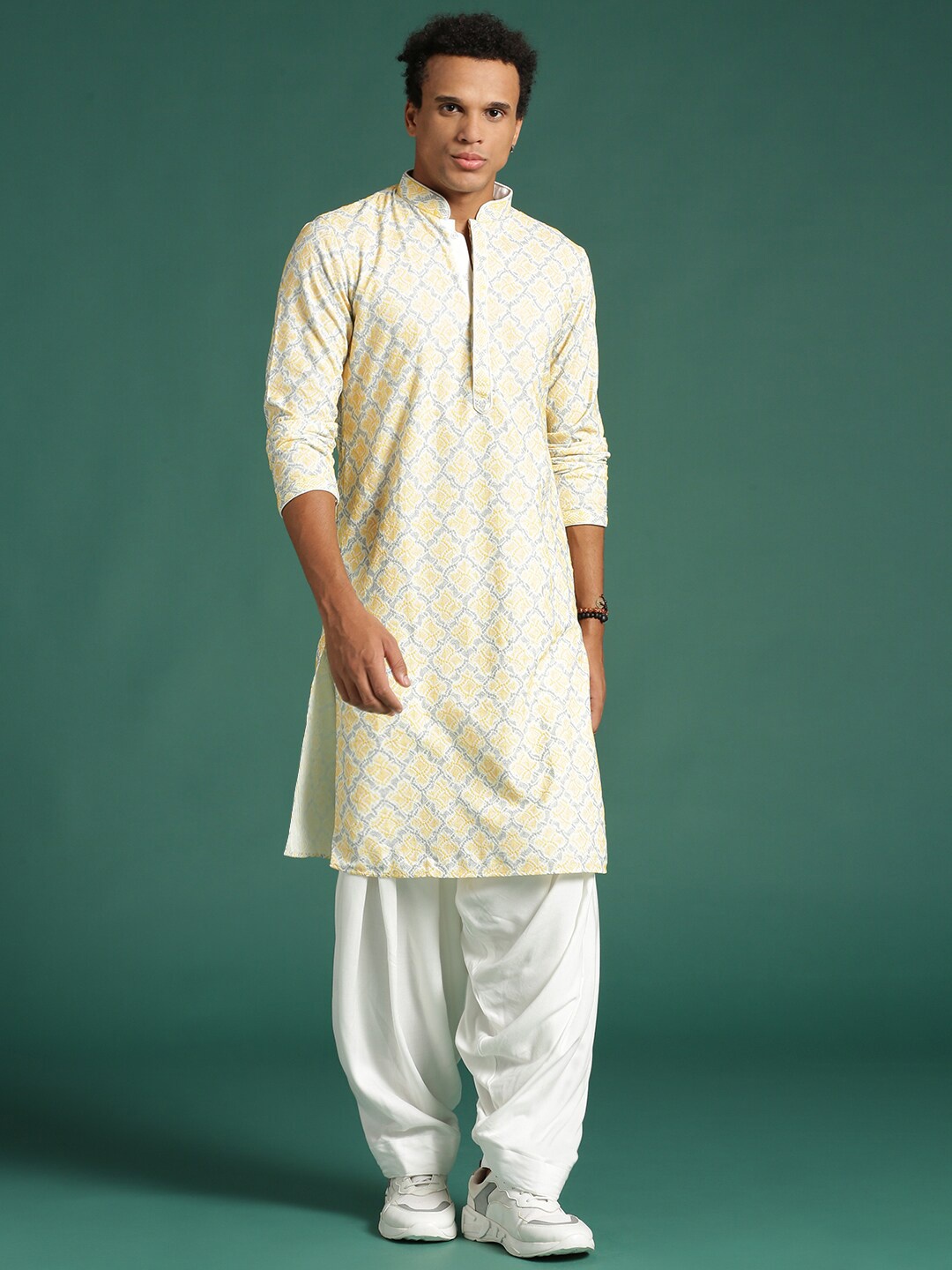 

Sangria Yellow Ethnic Motifs Embroidered Sequinned Cotton Chikankari Kurta