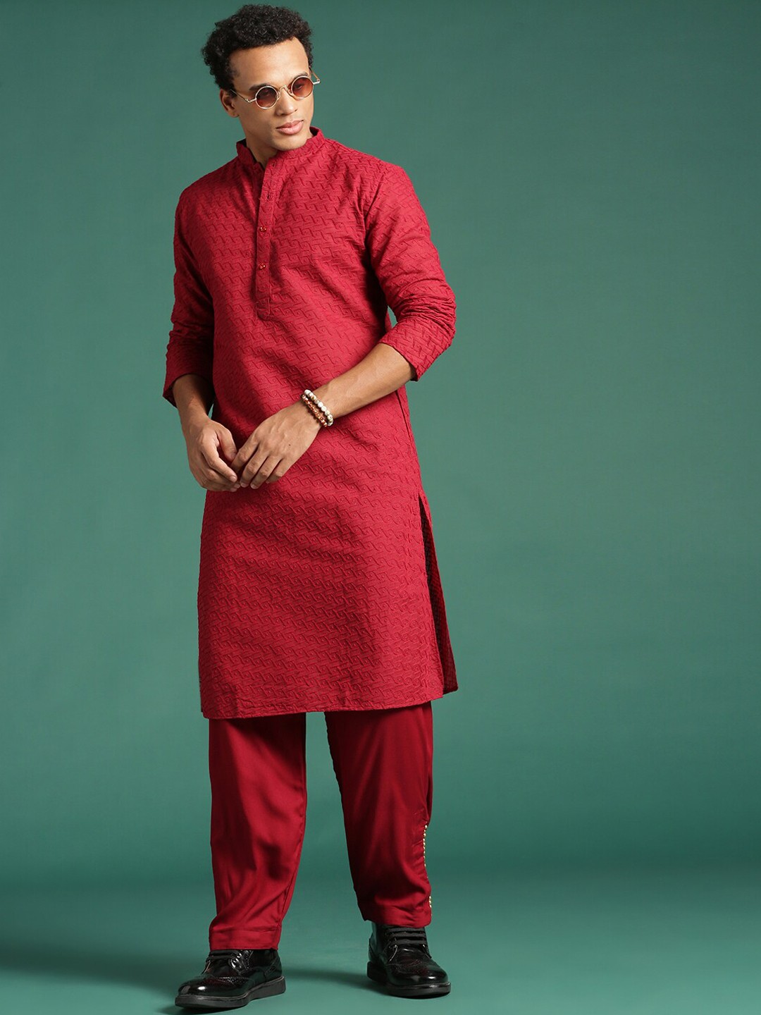 

Sangria Red Ethnic Motifs Embroidered Chikankari Straight Kurta