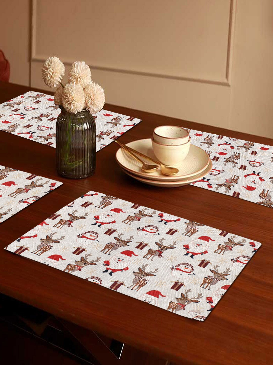 

AVI Living White & Red 6 Pieces Holly Christmas Jacquard Woven Rectangular Table Placemats