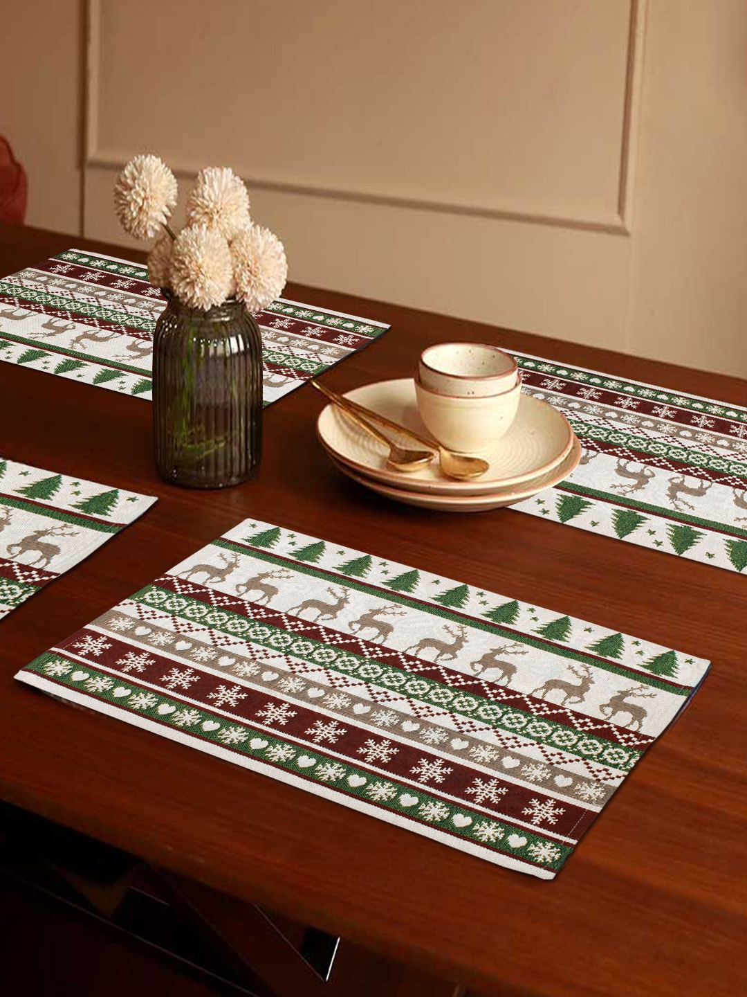 

AVI Living White & Maroon 6 Pieces Christmas Jacquard Woven Rectangular Table Placemats