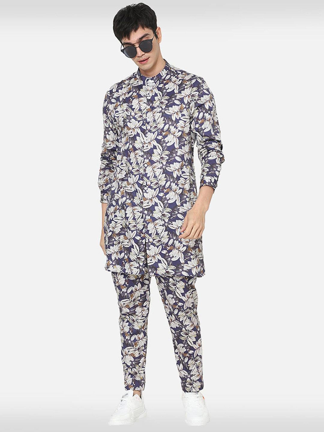 

Komal Kothari Floral Printed Band Collar Pure Cotton Straight Kurta With Pyjama, Navy blue