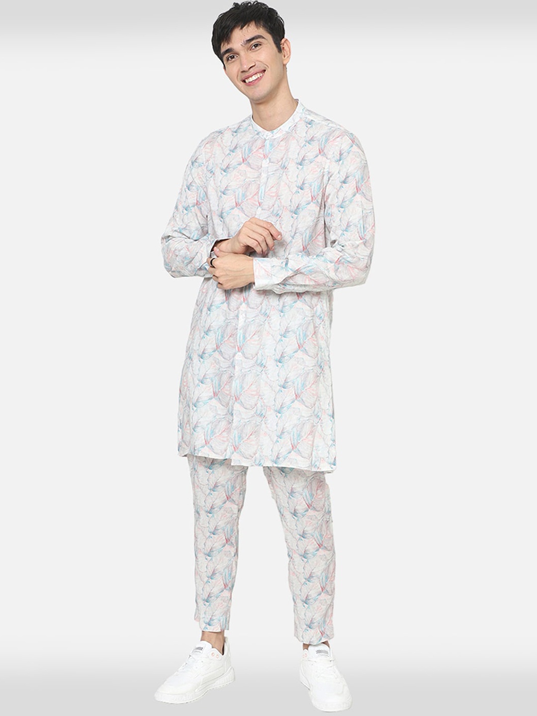

Komal Kothari Abstract Printed Regular Kurta with Pyjamas, White