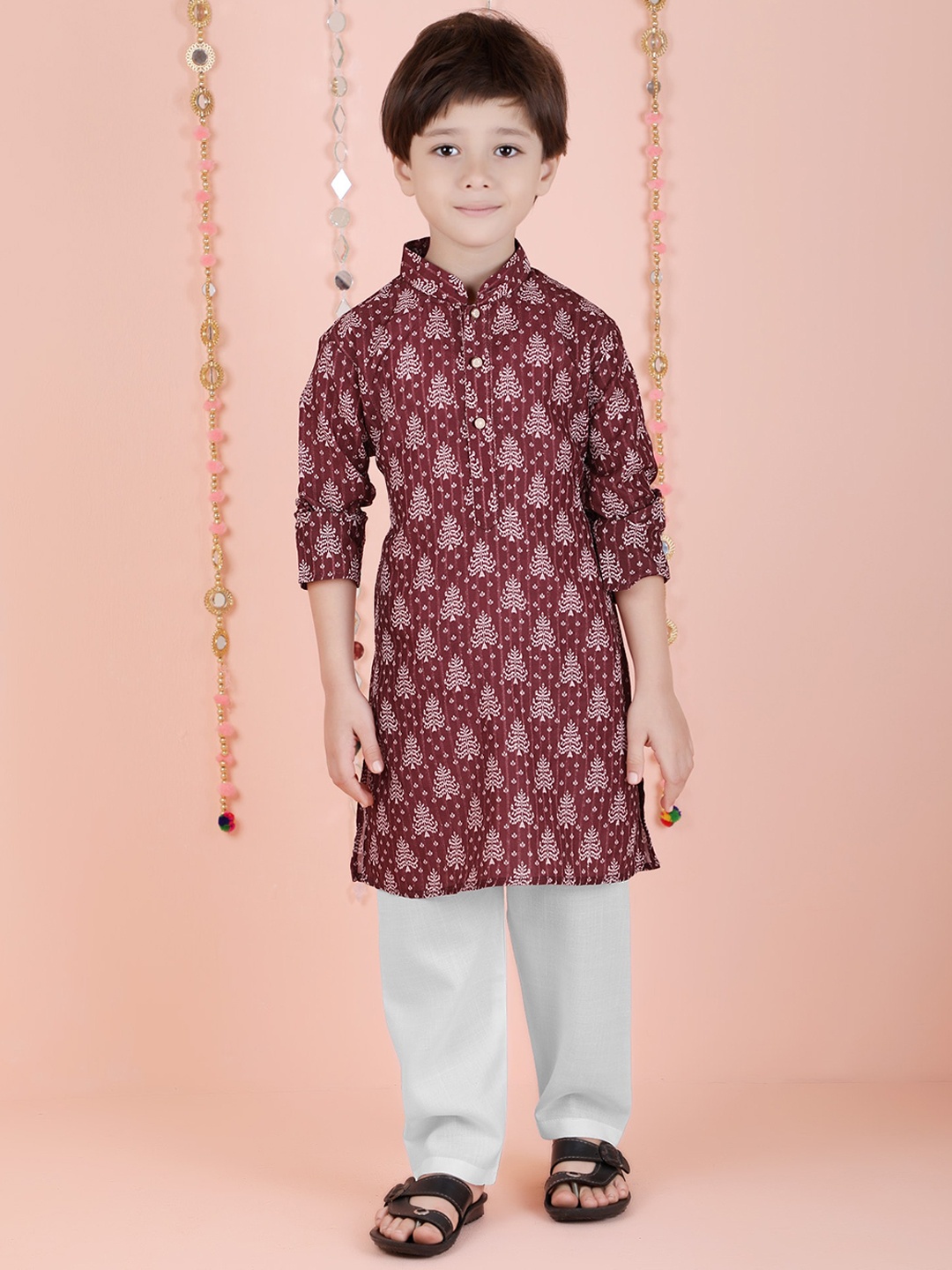 

KIDS FARM Boys Ethnic Motifs Printed Kurta With Trousers, Maroon