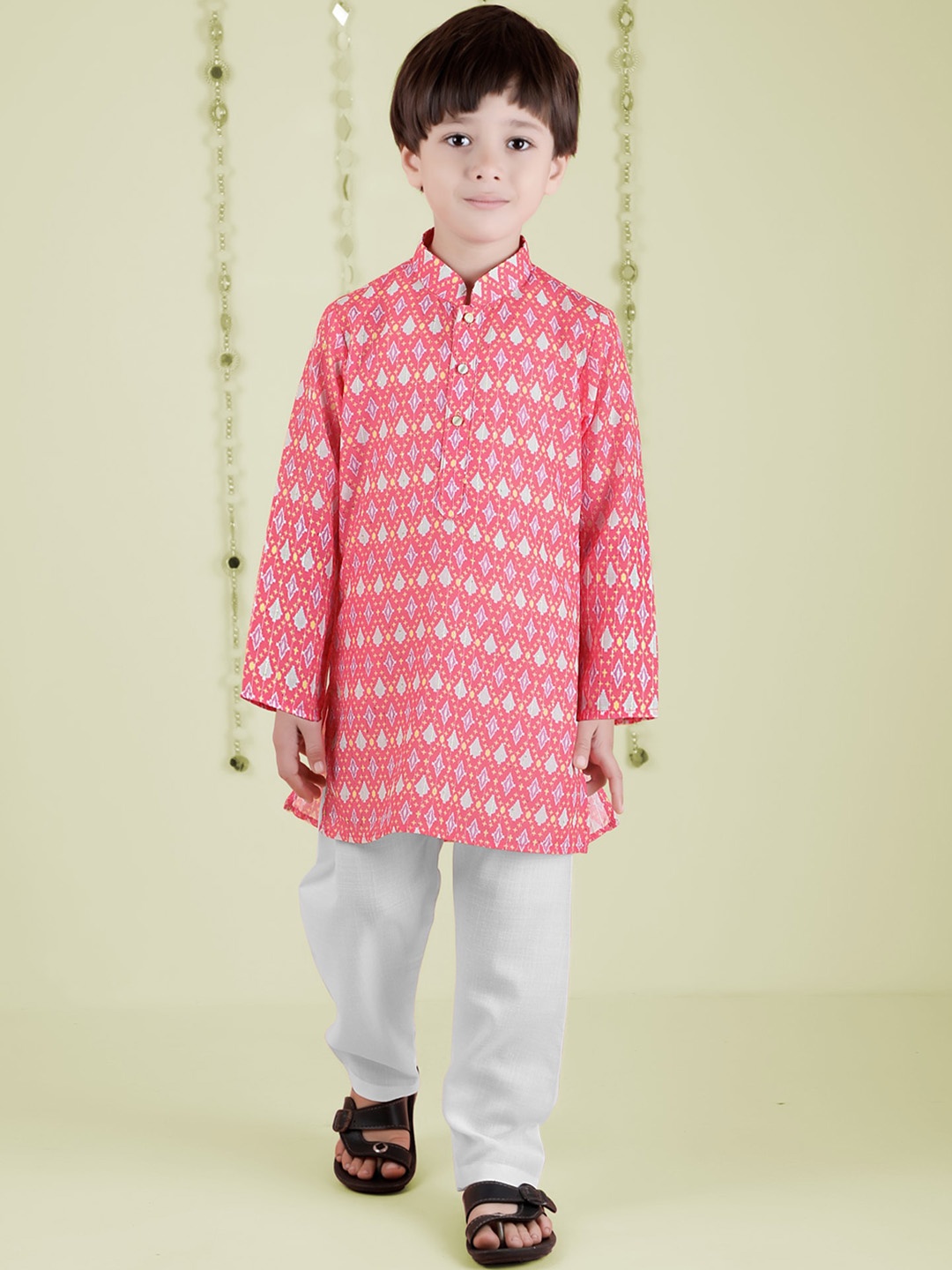 

KIDS FARM Boys Ethnic Motifs Printed Mandarin Collar Regular Kurta With Pyjamas, Pink