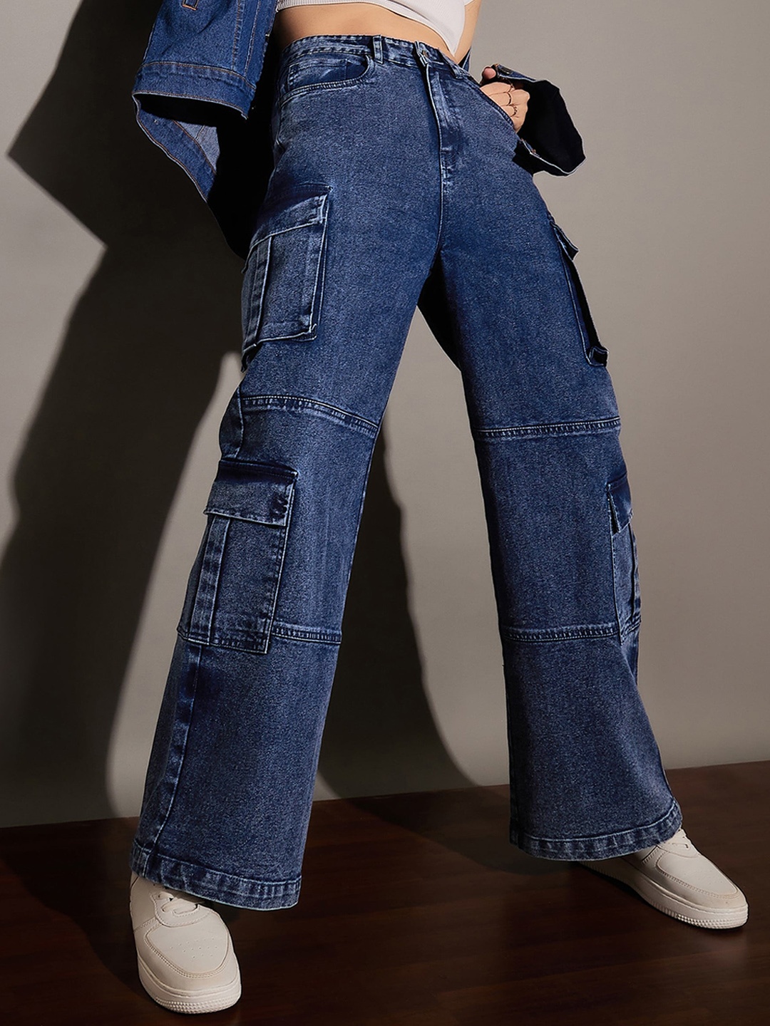 

SASSAFRAS Women Light Fade Acid Wash Clean Look Stretchable Jeans, Blue