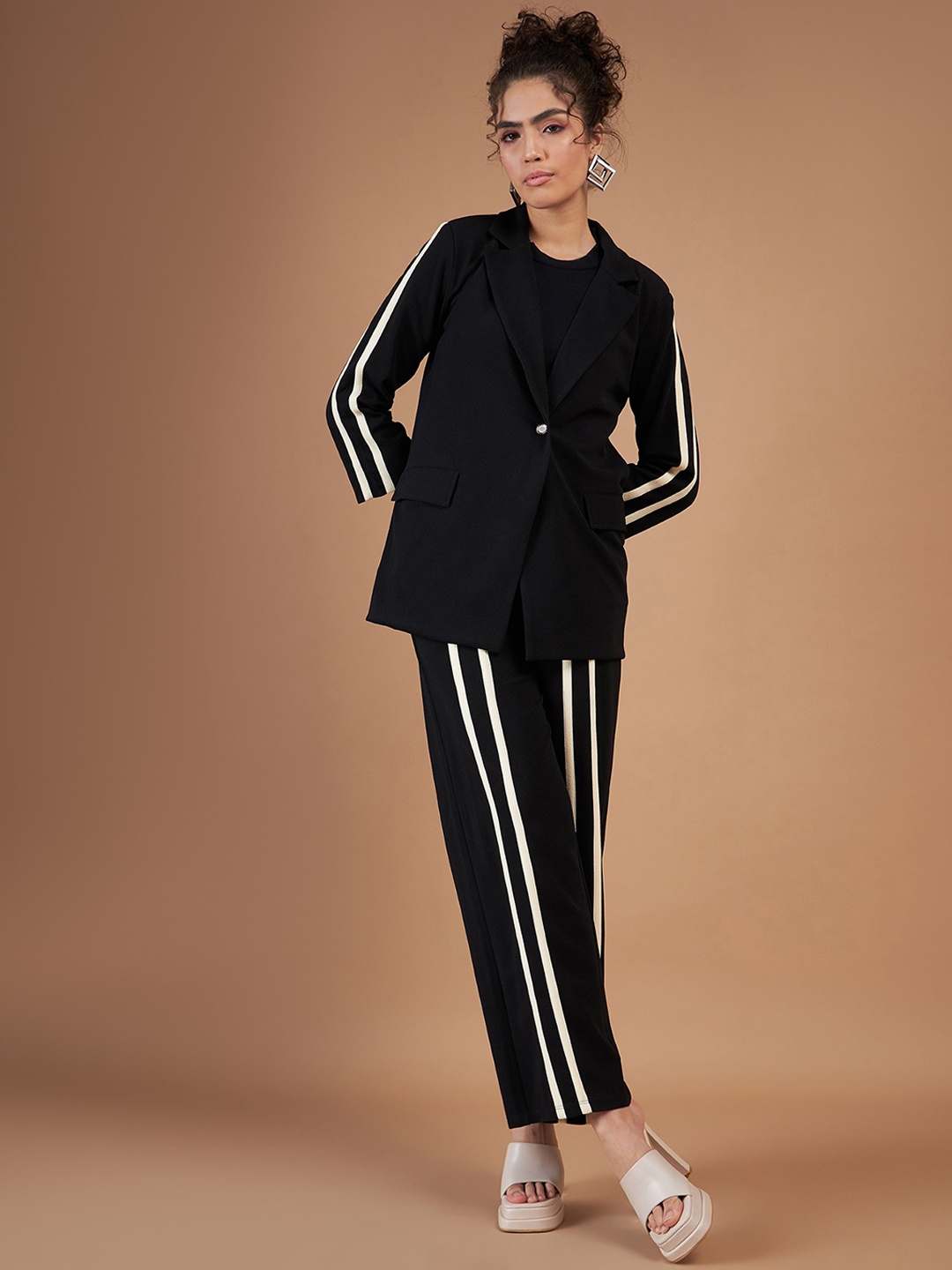 

SASSAFRAS Black Notched Lapel Collar Blazer With Trousers