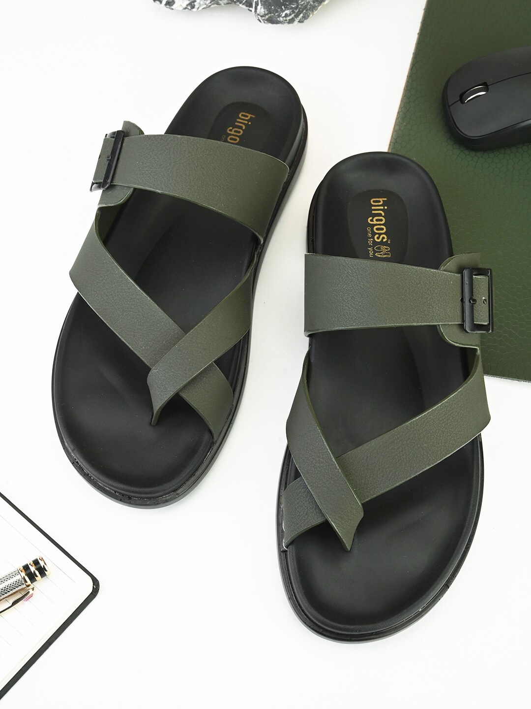 

birgos Men One Toe Comfort Sandals With Buckle Detail, Olive