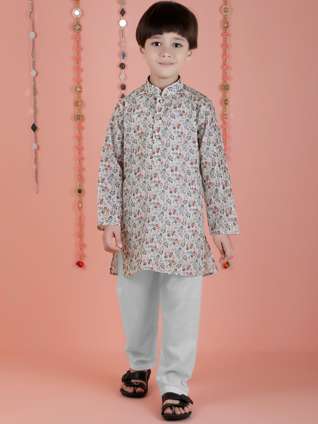 

KIDS FARM Boys Floral Printed Regular Cotton Silk Kurta with Trousers, Grey