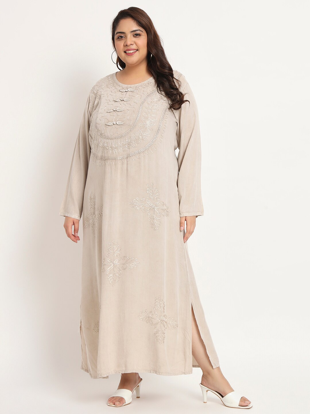 

VELDRESS Plus Size Floral Embroidered Straight Kurta, Beige