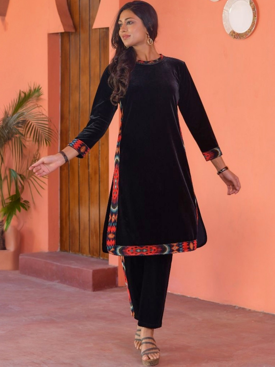 

Idhu Geometric Printed Stone Detailed Straight Kurta With Trouser, Black
