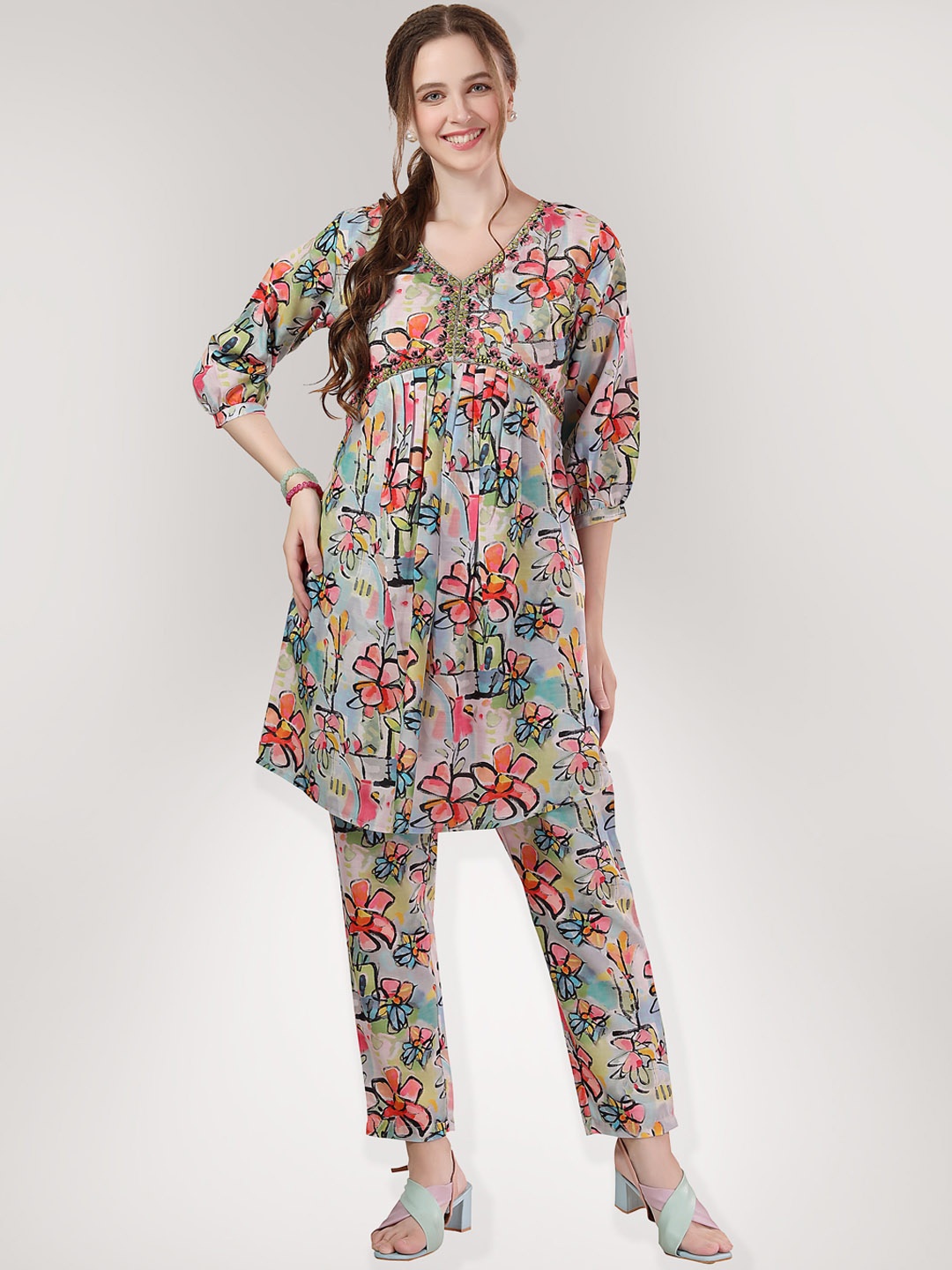 

keshubaba Floral Printed V-Neck A-Line Kurta with Trousers, Blue