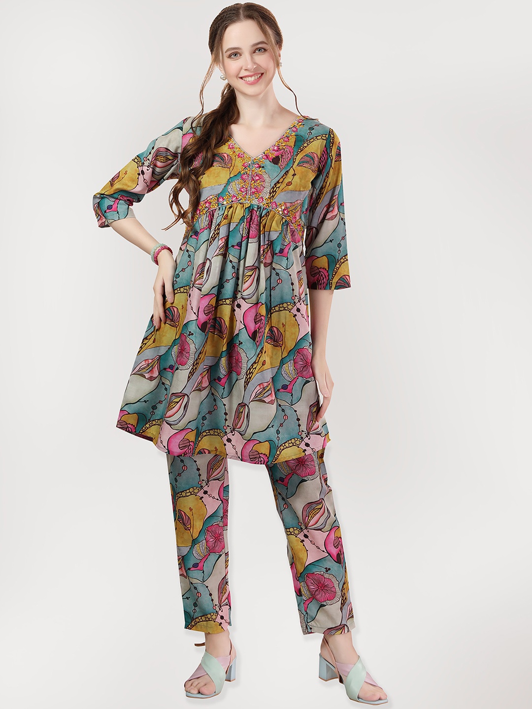 keshubaba Floral Printed V-Neck A-Line Kurti with Trousers, Green