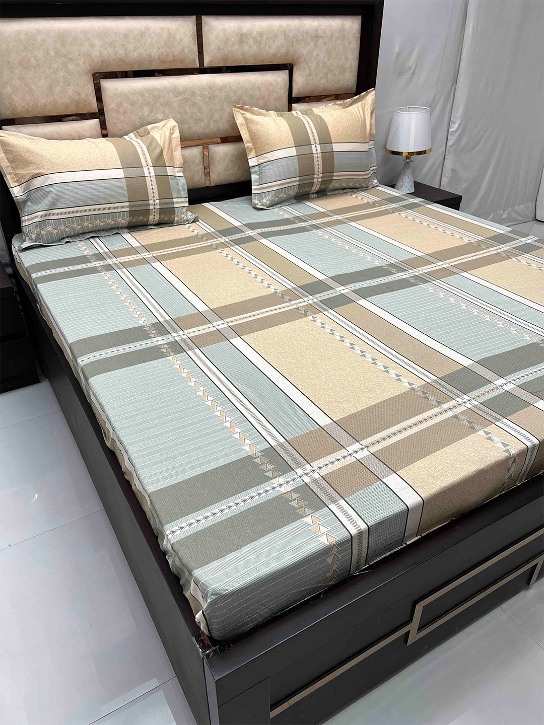 

Pure Decor Royal Velar Geometric Cotton 400 TC Super King Bedsheet with 2 Pillow Covers, Beige