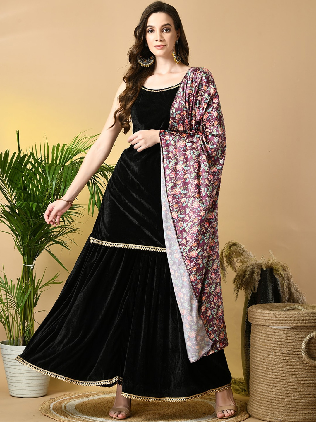 

Sangria Shoulder Straps Velvet Straight Kurta with Palazzo & Dupatta, Black